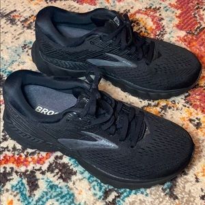 Brooks Adrenaline GTS 19 Size 7 Wide Running Shoes